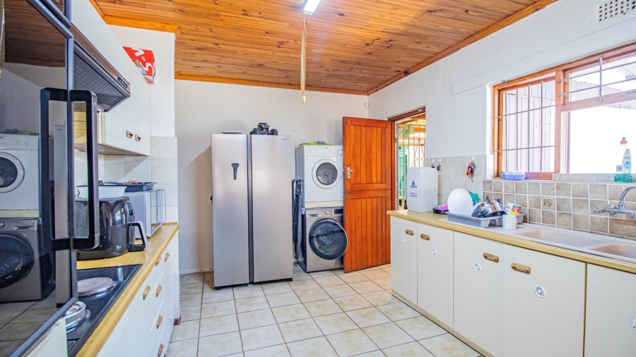 3 Bedroom Property for Sale in Middedorp Western Cape